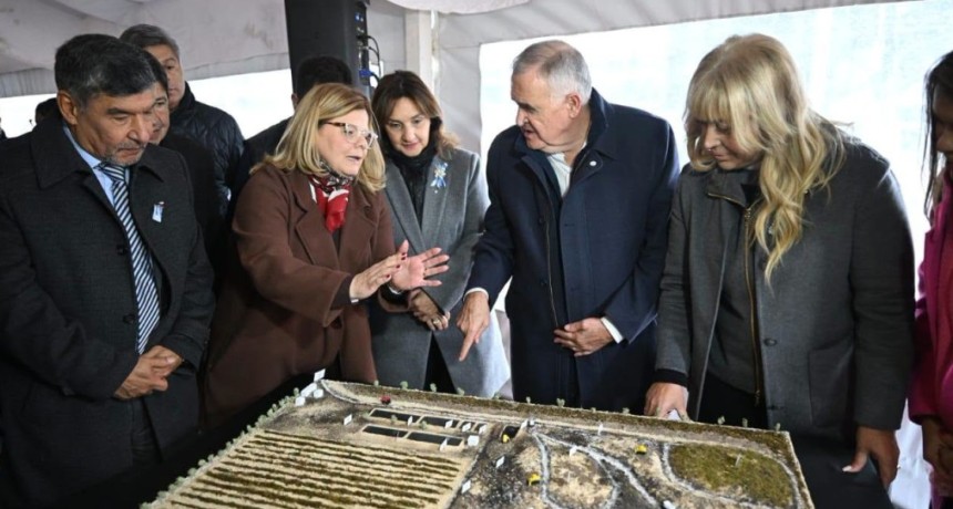 Jaldo y Chahla inauguraron una nueva celda para la gesti&oacute;n de residuos en Overo Pozo