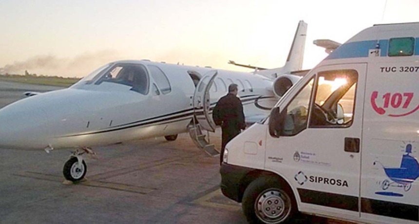 Salud garantiz&oacute; un traslado a&eacute;reo seguro para la continuidad asistencial de un adulto mayor