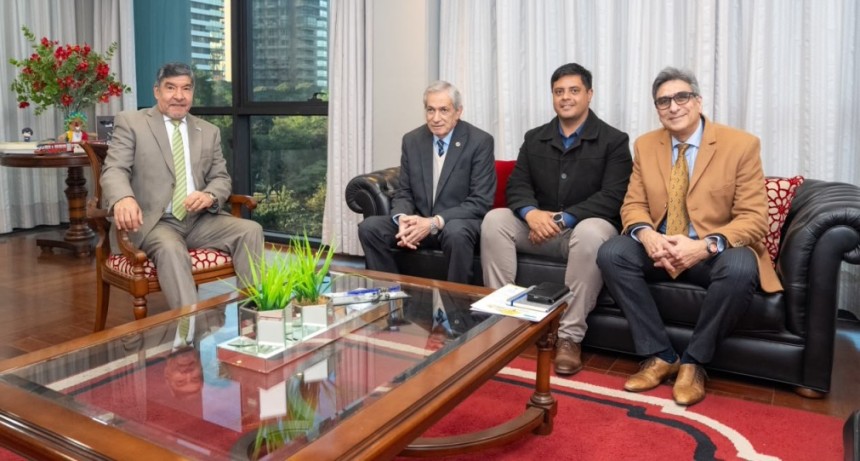 Acevedo recibi&oacute; al Colegio de Graduados de Ciencias Econ&oacute;micas y respald&oacute; una agenda para fortalecer el ejercicio profesional