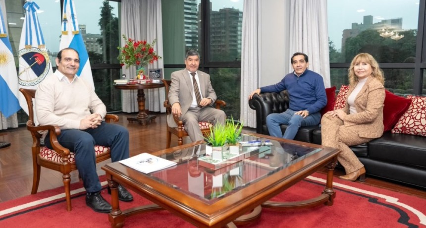 Acevedo recibi&oacute; a representantes de la Asociaci&oacute;n de Empleados Fiscales 