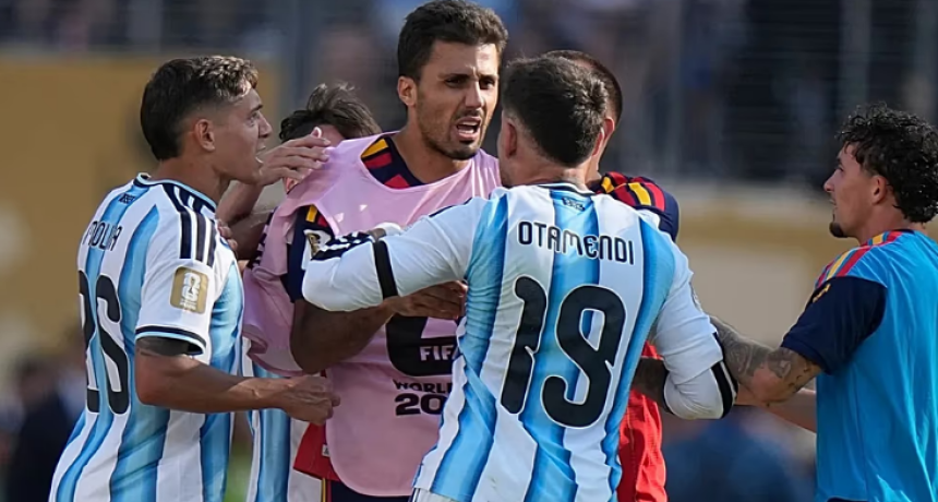 La Selecci&oacute;n Argentina ser&aacute; investigada por la FIFA por los incidentes tras la final del Mundial ante Espa&ntilde;a