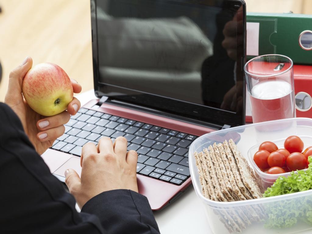 Comer fuera de casa: desaf&iacute;os de una alimentaci&oacute;n saludable