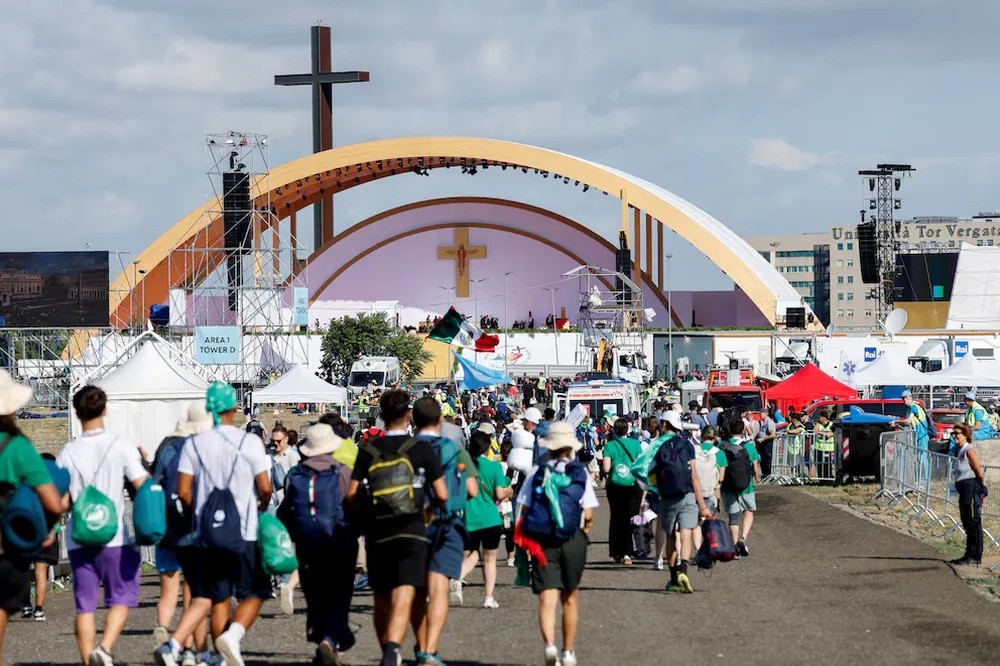 Roma: de todos lados llegaron jóvenes para acompañar papa León XIV en la vigilia 