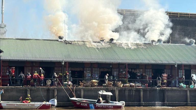 Incendio en el Puerto de Frutos de Tigre quemó parcialmente dos locales