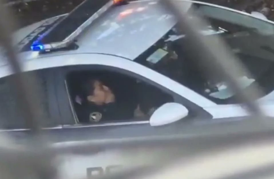 Filmó a policías mexicanos teniendo intimidad en la patrulla y podría recibir seis años de prisión