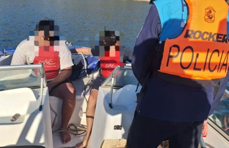 Dos jóvenes fueron rescatados por efectivos de la División Lacustre