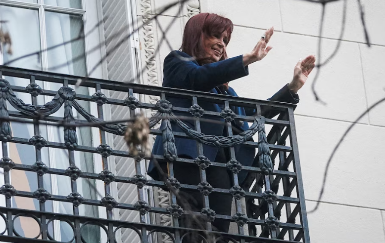 Vialidad: Cristina Kirchner solicitó suspender la ejecución de sus bienes