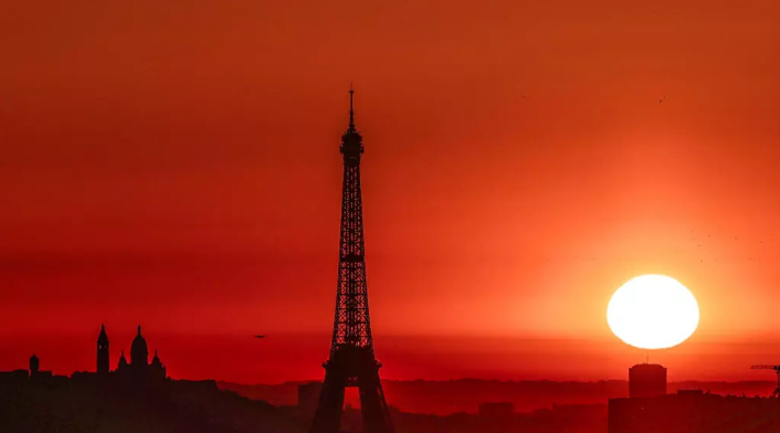 Europa azotada por una ola de calor sin precedentes y aumenta el riesgo de incendios forestales