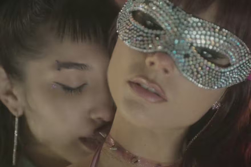 María Becerra y Valentina Zenere super hot en la serie "El Barro" 