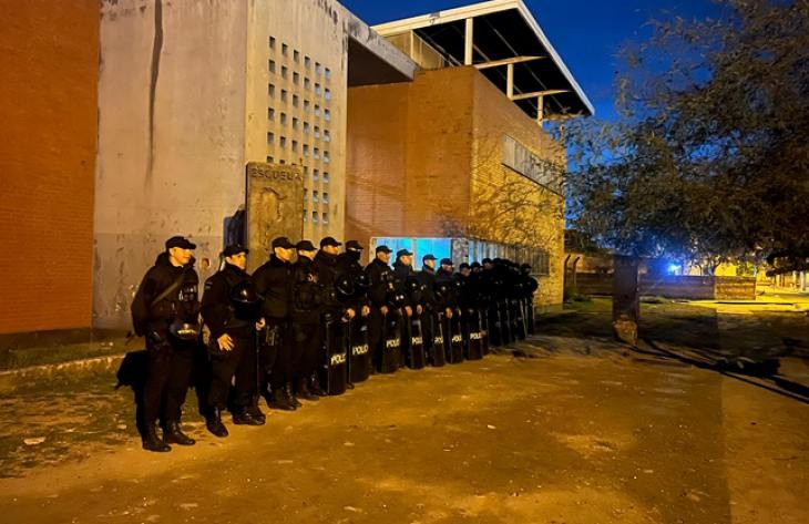 Frenan disturbios en las inmediaciones de la Escuela Costanera