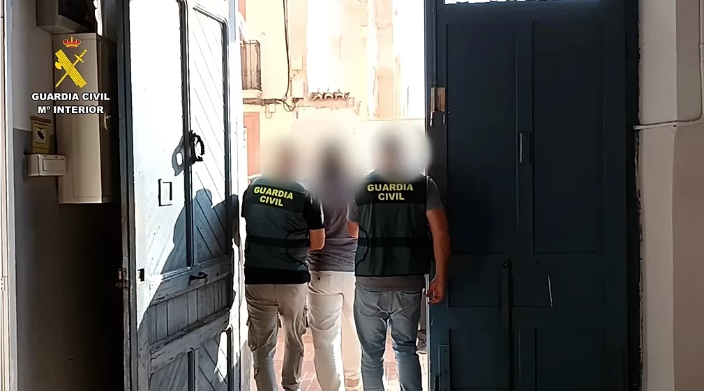 Un médico detenido en España por grabar a mujeres durante la consulta