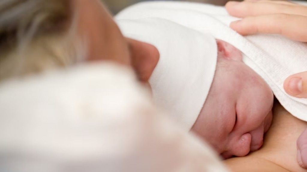 Italia: cansada por el trabajo de parto se durmió y asfixió a su bebé recién nacido