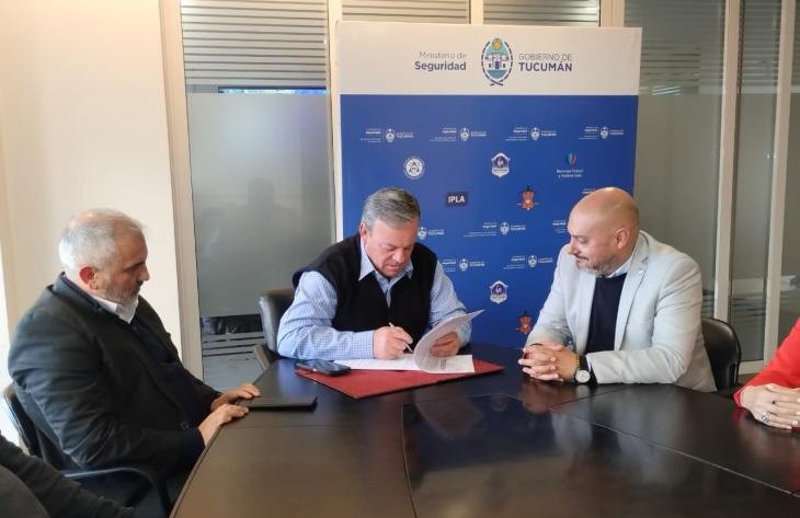 Seguridad firmó un convenio para prevenir las adicciones en "La Bombilla"