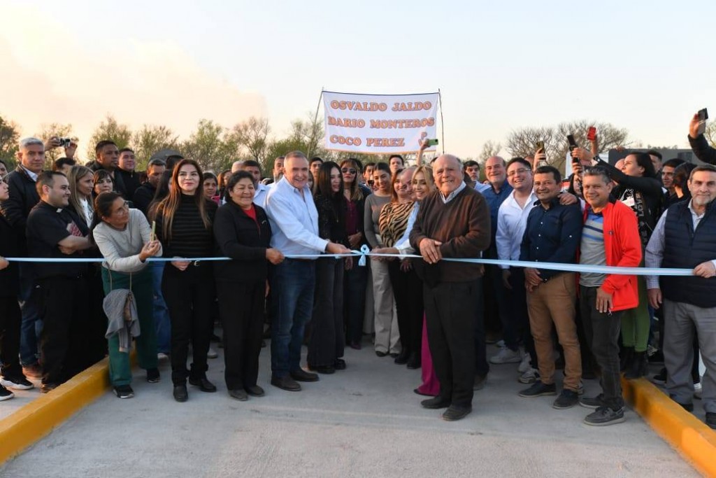 Jaldo inauguró un puente en Graneros sobre el Río Marapa