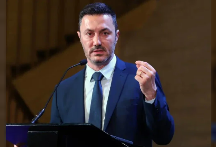El ministro de Defensa moviliza tropas a las fronteras para vigilancia