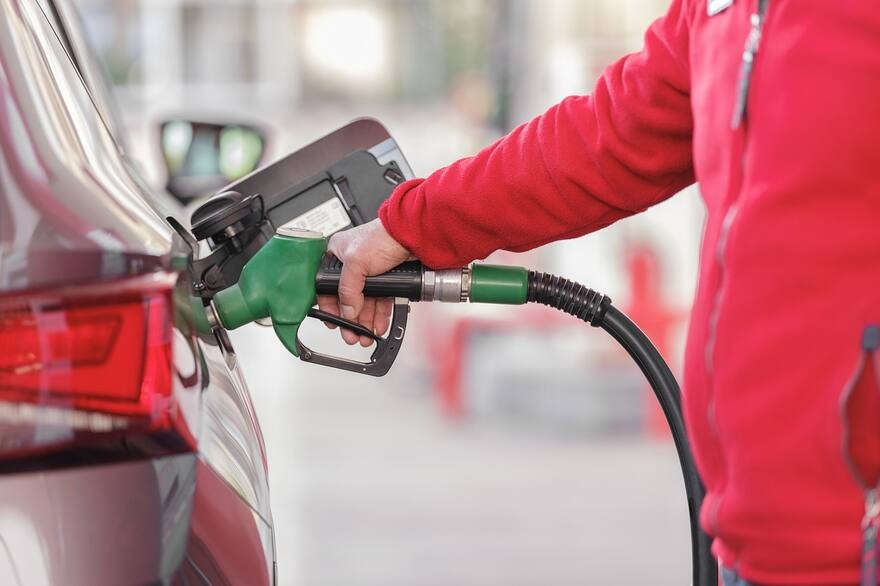 Nuevo aumento de combustibles: el impuesto se ajustará por inflación 