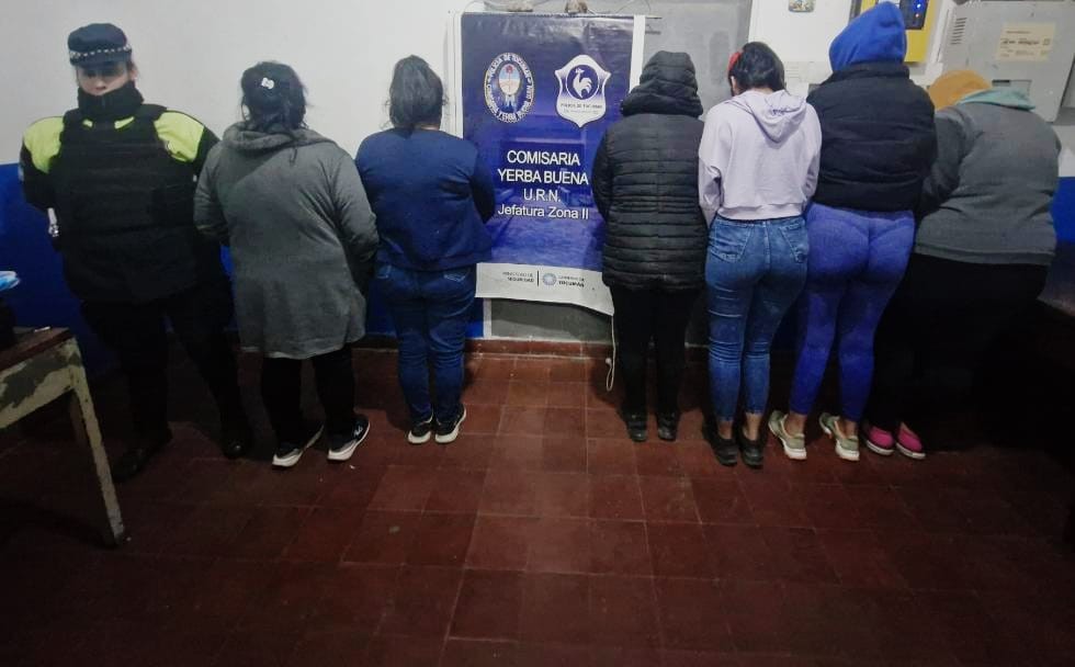 Seis mujeres detenidas tras causar disturbios en una comisaría