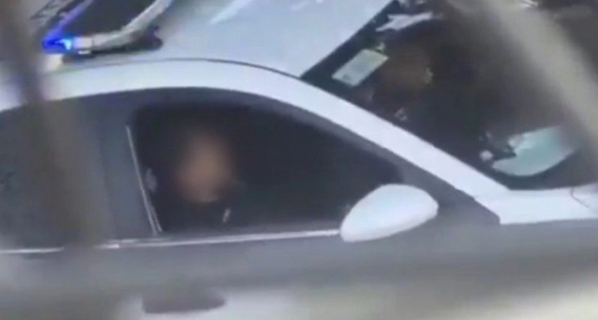 México: una mujer policía protagoniza un vídeo viral por tener sexo en un patrullero