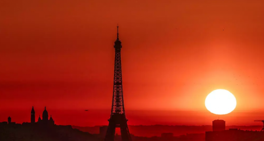 Europa azotada por una ola de calor sin precedentes y aumenta el riesgo de incendios forestales