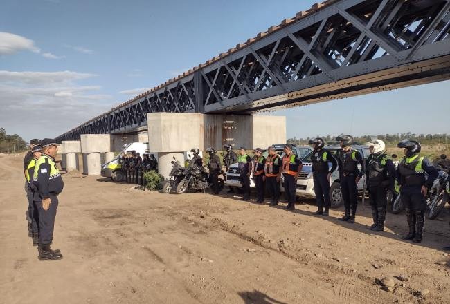 Amplio operativo de seguridad en la zona de la obra de un puente ferroviario