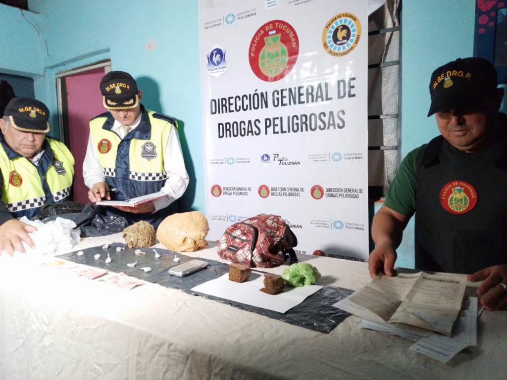 Desarticulan cuatro “kioscos” de narcomenudeo en “La Bombilla”: Dos mujeres detenidas y dos pedidos de captura