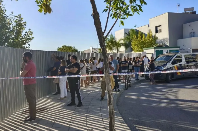 Un adolescente de 14 años apuñaló a 5 personas en una escuela en España
