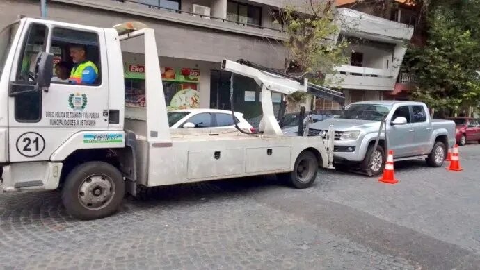 El 60% de las multas de tránsito en la capital son por estacionar en lugares no permitidos