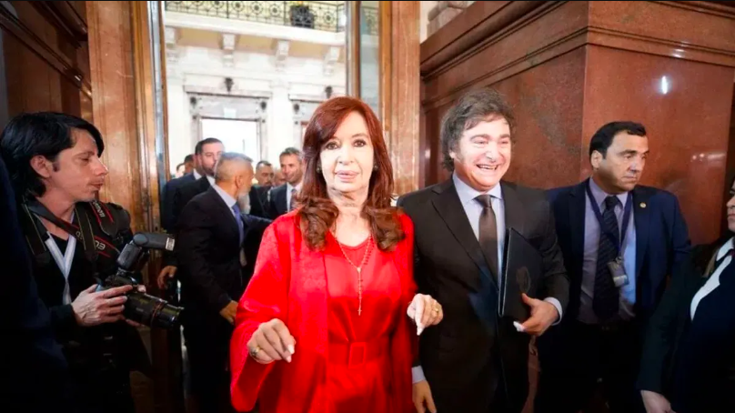 Cristina posteó y Milei contestó: "Vos de economía no entendés"