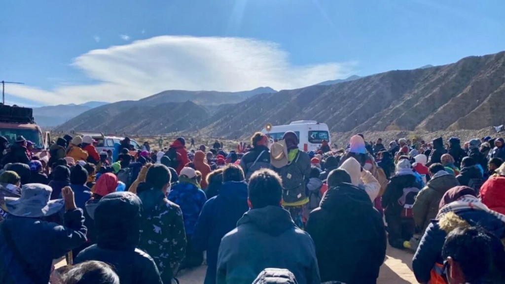 Los peregrinos fueron sorprendidos por un extraño fenómeno, en una ceremonia de adoración del Santísimo Sacramento