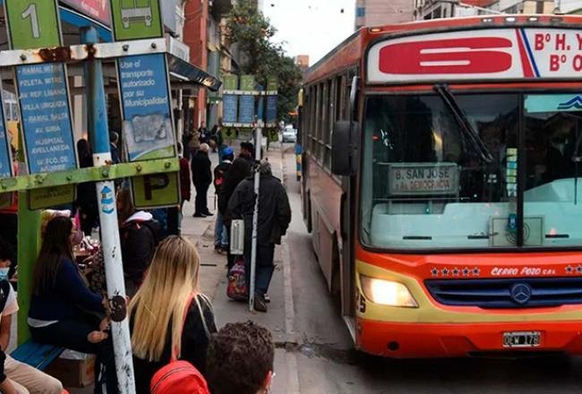 La línea de WhatsApp en la que los usuarios podrán reclamar sobre el servicio de ómnibus