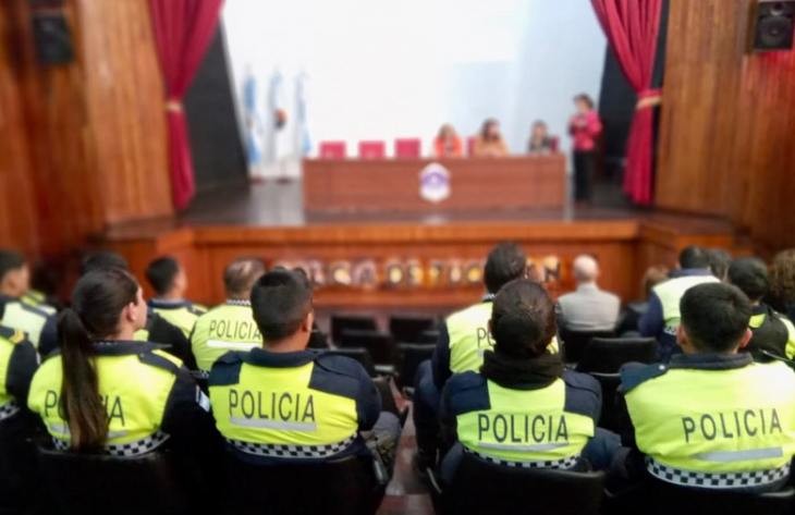 Capacitaron a policías policías de la División de Prevención
