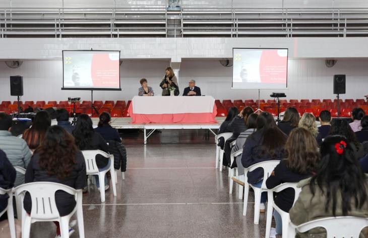 Educación inició un ateneo didáctico sobre la enseñanza de inglés con inclusión
