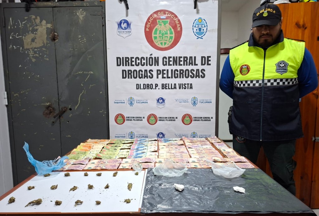 Aprehenden a cinco jóvenes que circulaban a bordo de dos motos con cocaína y marihuana 
