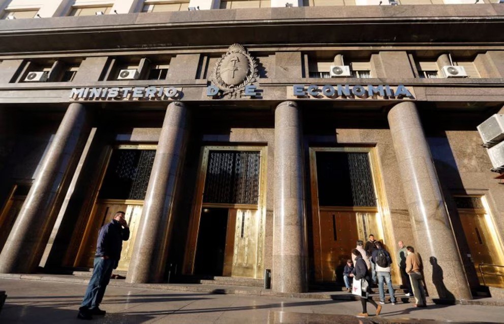 El Gobierno anunció que va a intervenir en el mercado cambiario