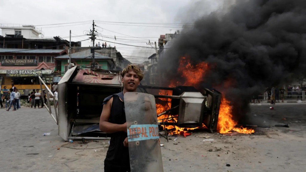 Revolución en Nepal: arde el Parlamento tras la muerte de 19 personas en violentas protestas