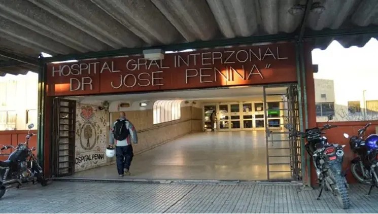 Un hombre atacó a golpes a su pareja y a su beba de 11 meses, y luego apuñaló al novio de su hijastra cuando quiso defenderlas