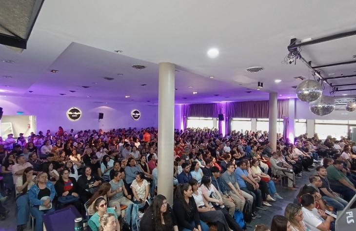 Aguilares recibió a un centenar de docentes en el congreso de Alfabetización