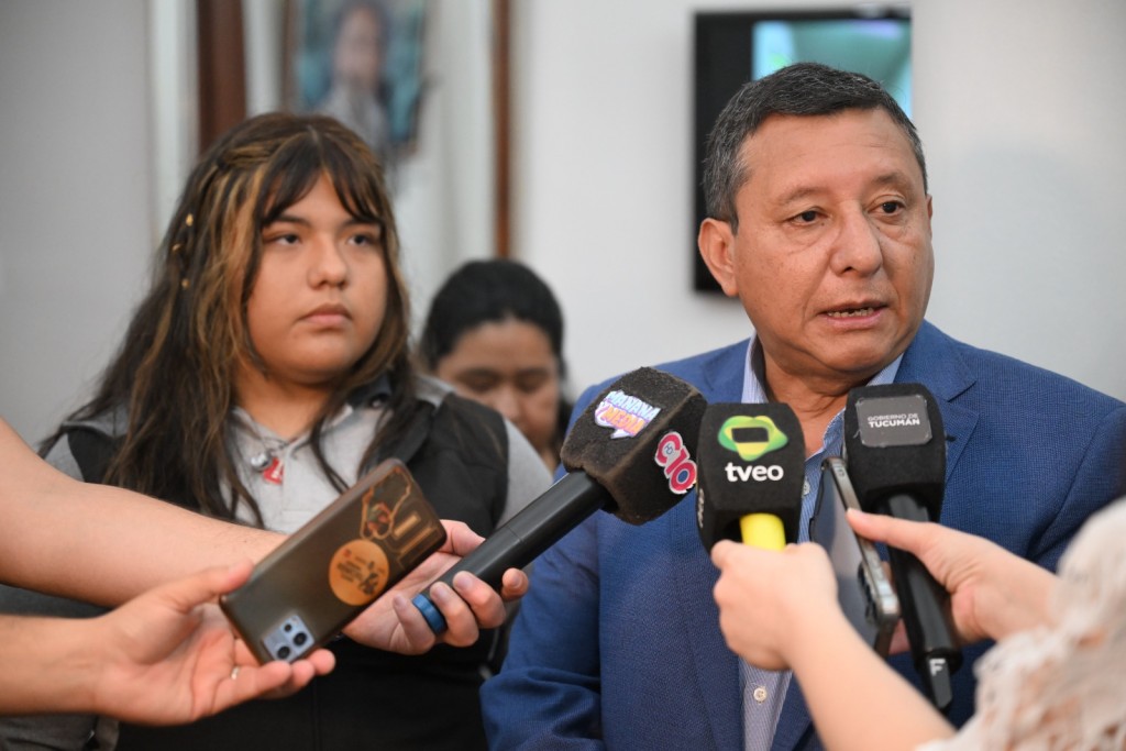 Darío Monteros recibió a Paulina Quispe y apoyará la publicación de su libro