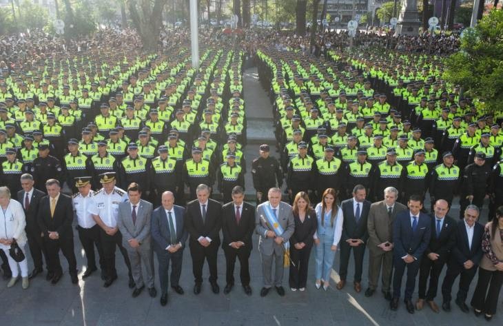 Jaldo tomó juramento a más de 1.200 policías y entregó equipamiento