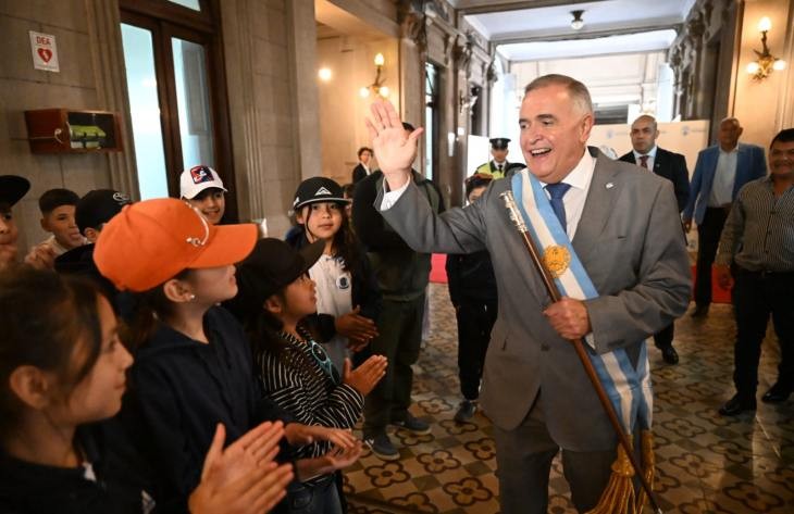 Jaldo recibió a estudiantes de la Escuela Esteban de Lucca
