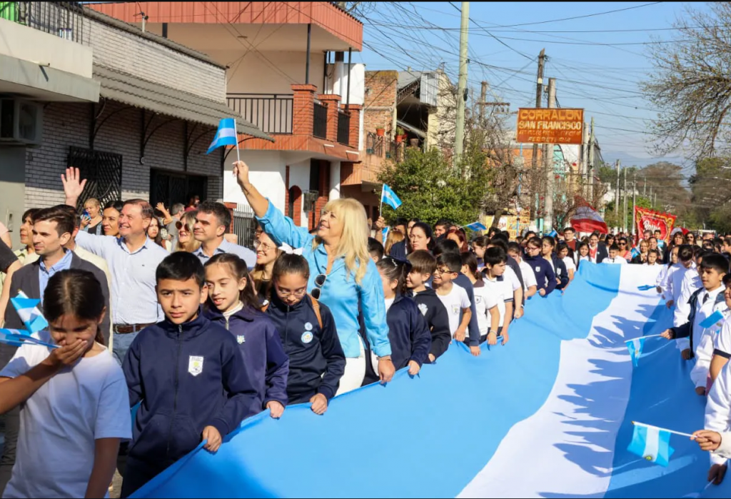 Con una caminata por el Histórico Barrio Ciudadela, recordaron a los héroes de la Batalla de Tucumán