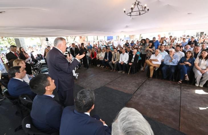 Jaldo fue invitado al 80 aniversario del Hospital de Santa Ana
