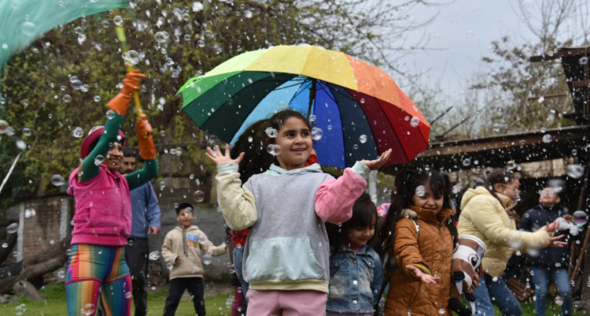 Más de 2.300 niños disfrutaron de obras de teatro en distintos espacios de la ciudad durante el Mes de las Infancias