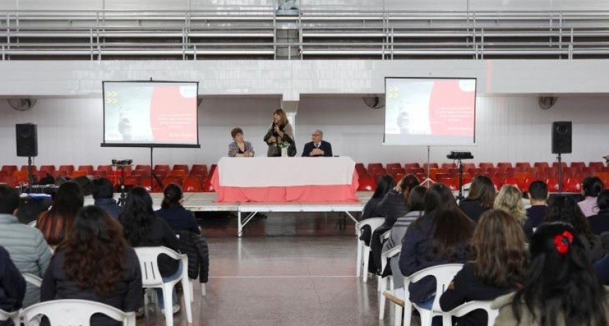 Educación inició un ateneo didáctico sobre la enseñanza de inglés con inclusión