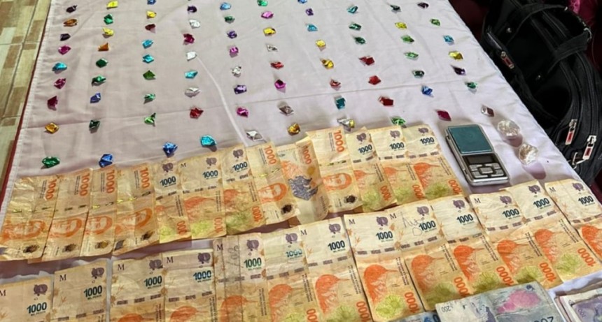 Varios allanamientos terminaron con el secuestro de drogas y de evidencia relacionada a un robo