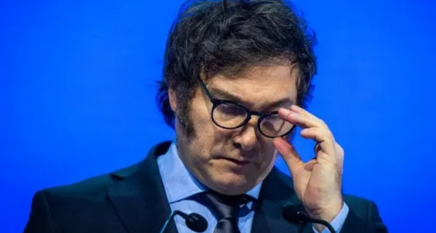Javier Milei atraviesa, el el Financial Times, "la mayor crisis de su presidencia"