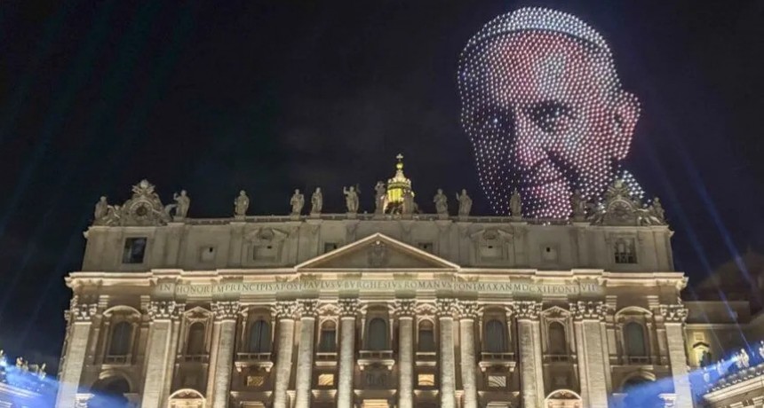 Karol G brilló en el homenaje al Papa Francisco en Italia
