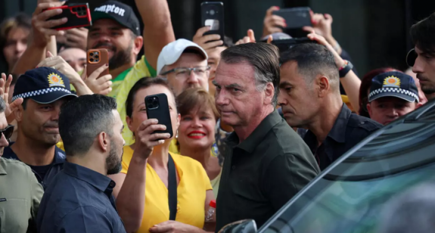 Jair Bolsonaro es diagnosticado con cáncer de piel "intermedio"