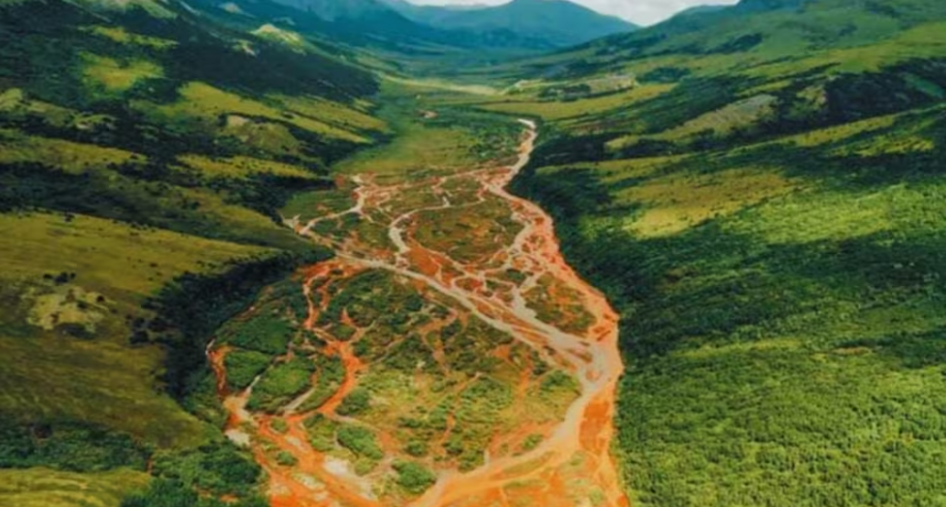 Un fenómeno que alarma a los expertos de Alaska: los ríos se tornaron naranja
