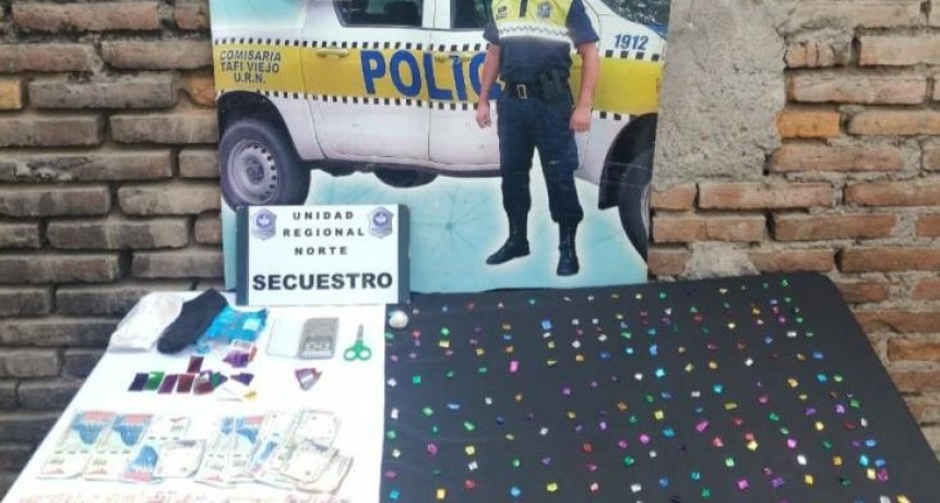 Hallan más de 200 ravioles de pasta base y aprehenden a una pareja por narcomenudeo